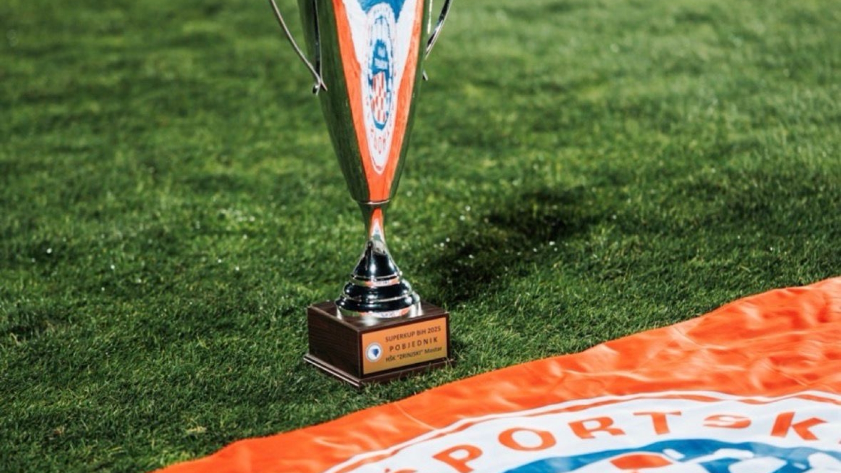 ee2a569b-39e6-481f-8109-6820f43a873b